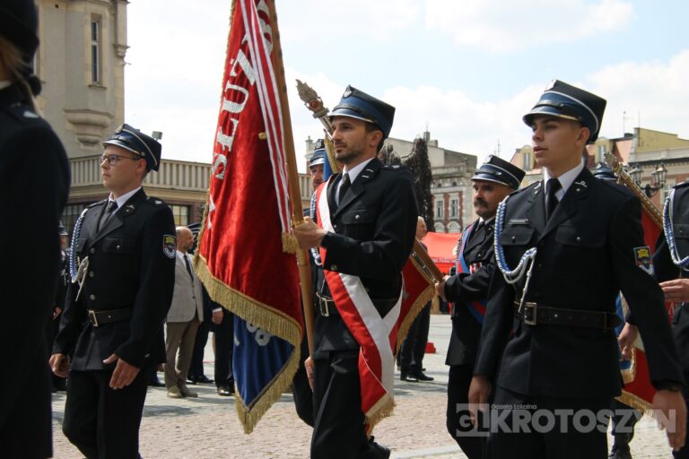 Strażacy świętowali w Krotoszynie. Były odznaczenia, awanse i widowiskowy piknik ratowniczy