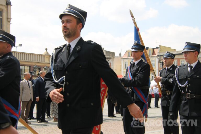 Strażacy świętowali w Krotoszynie. Były odznaczenia, awanse i widowiskowy piknik ratowniczy