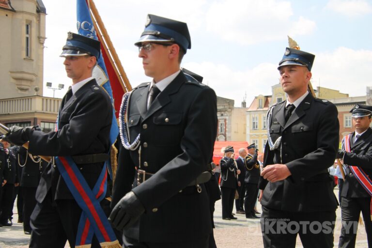 Strażacy świętowali w Krotoszynie. Były odznaczenia, awanse i widowiskowy piknik ratowniczy