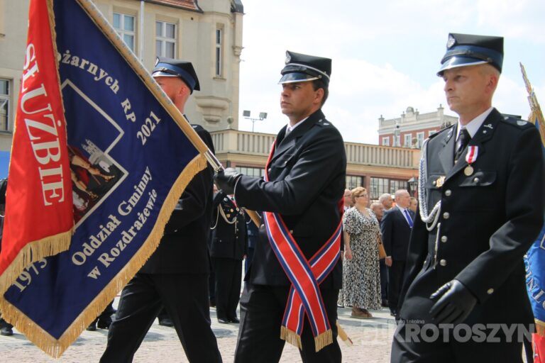 Strażacy świętowali w Krotoszynie. Były odznaczenia, awanse i widowiskowy piknik ratowniczy