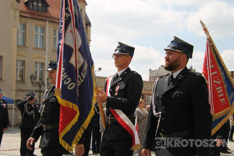 Strażacy świętowali w Krotoszynie. Były odznaczenia, awanse i widowiskowy piknik ratowniczy