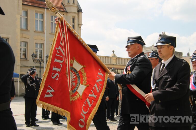 Strażacy świętowali w Krotoszynie. Były odznaczenia, awanse i widowiskowy piknik ratowniczy