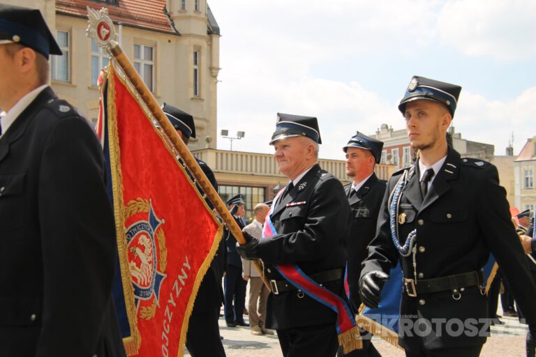 Strażacy świętowali w Krotoszynie. Były odznaczenia, awanse i widowiskowy piknik ratowniczy