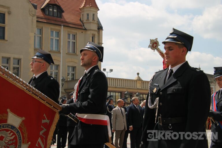 Strażacy świętowali w Krotoszynie. Były odznaczenia, awanse i widowiskowy piknik ratowniczy