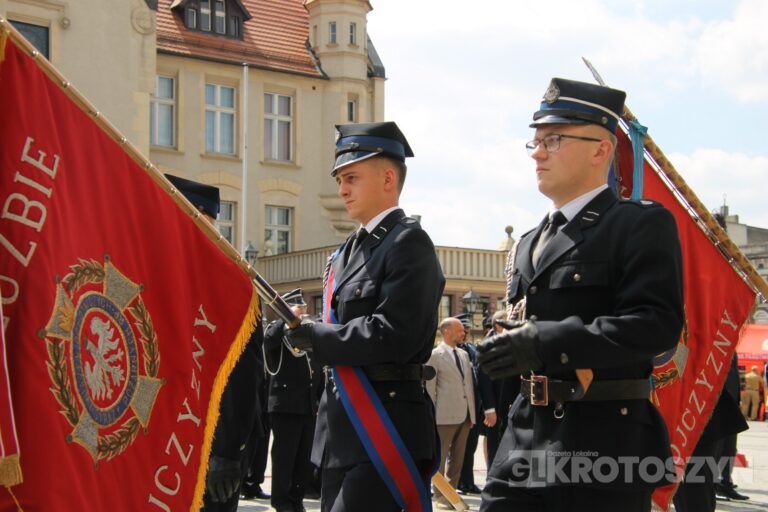 Strażacy świętowali w Krotoszynie. Były odznaczenia, awanse i widowiskowy piknik ratowniczy