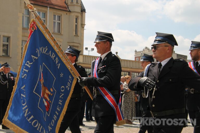 Strażacy świętowali w Krotoszynie. Były odznaczenia, awanse i widowiskowy piknik ratowniczy
