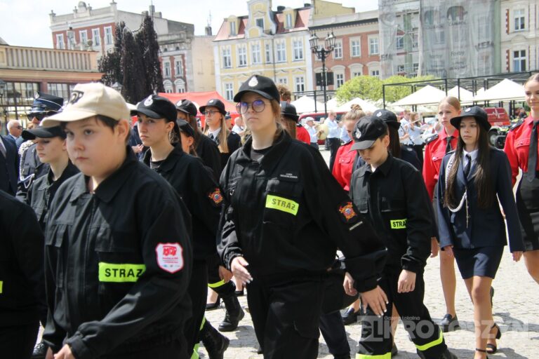 Strażacy świętowali w Krotoszynie. Były odznaczenia, awanse i widowiskowy piknik ratowniczy