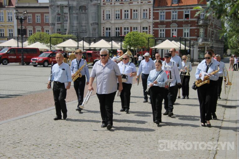 Strażacy świętowali w Krotoszynie. Były odznaczenia, awanse i widowiskowy piknik ratowniczy