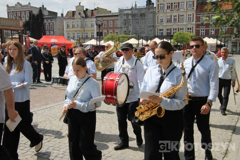 Strażacy świętowali w Krotoszynie. Były odznaczenia, awanse i widowiskowy piknik ratowniczy
