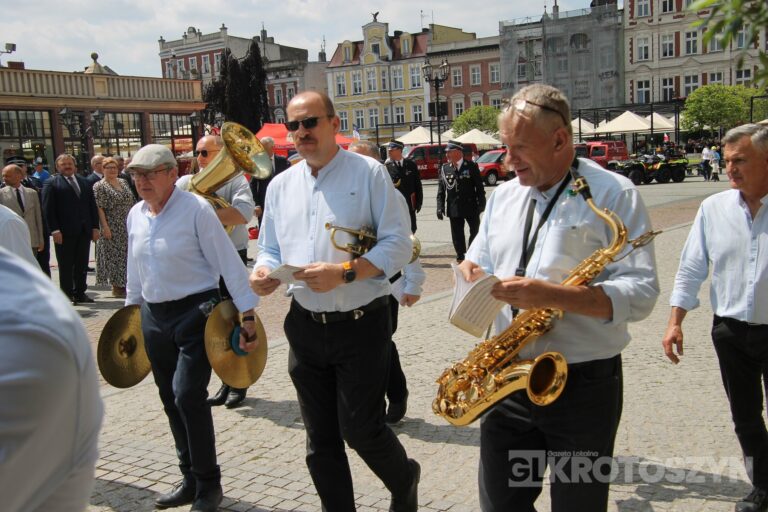 Strażacy świętowali w Krotoszynie. Były odznaczenia, awanse i widowiskowy piknik ratowniczy