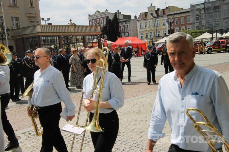 Strażacy świętowali w Krotoszynie. Były odznaczenia, awanse i widowiskowy piknik ratowniczy