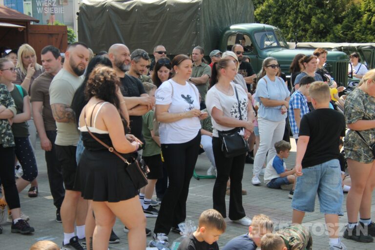 Wojsko, motocykle i tłumy mieszkańców. „Czwórka” znów połączyła pokolenia