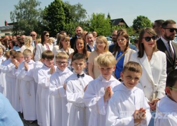 Dzieci przyjęły Chrystusa do swojego serca w parafii pw. św. Marii Magdaleny w Krotoszynie
