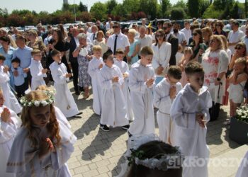Dzieci przyjęły Chrystusa do swojego serca w parafii pw. św. Marii Magdaleny w Krotoszynie