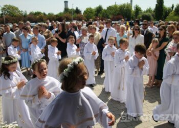 Dzieci przyjęły Chrystusa do swojego serca w parafii pw. św. Marii Magdaleny w Krotoszynie
