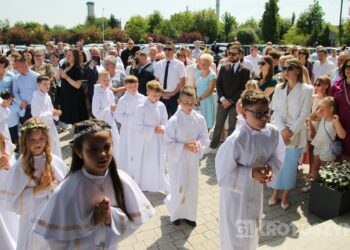 Dzieci przyjęły Chrystusa do swojego serca w parafii pw. św. Marii Magdaleny w Krotoszynie