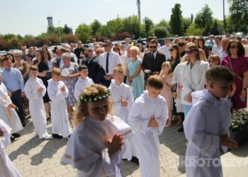 Dzieci przyjęły Chrystusa do swojego serca w parafii pw. św. Marii Magdaleny w Krotoszynie