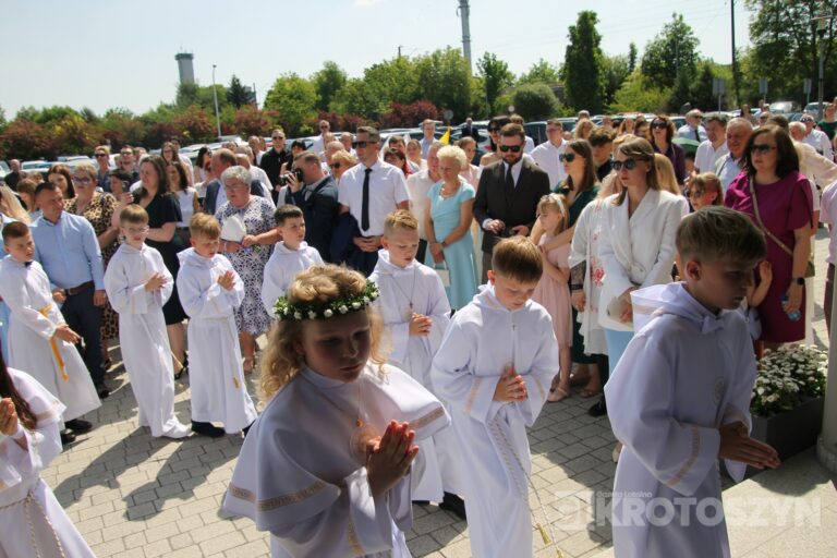 Dzieci przyjęły Chrystusa do swojego serca w parafii pw. św. Marii Magdaleny w Krotoszynie