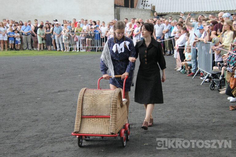 Huk wystrzałów i żywa historia w Benicach. „Wehikuł Czasu” znów przyciągnął tłumy