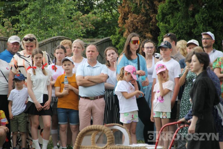 Huk wystrzałów i żywa historia w Benicach. „Wehikuł Czasu” znów przyciągnął tłumy