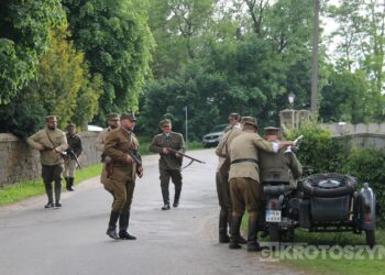 Huk wystrzałów i żywa historia w Benicach. „Wehikuł Czasu” znów przyciągnął tłumy