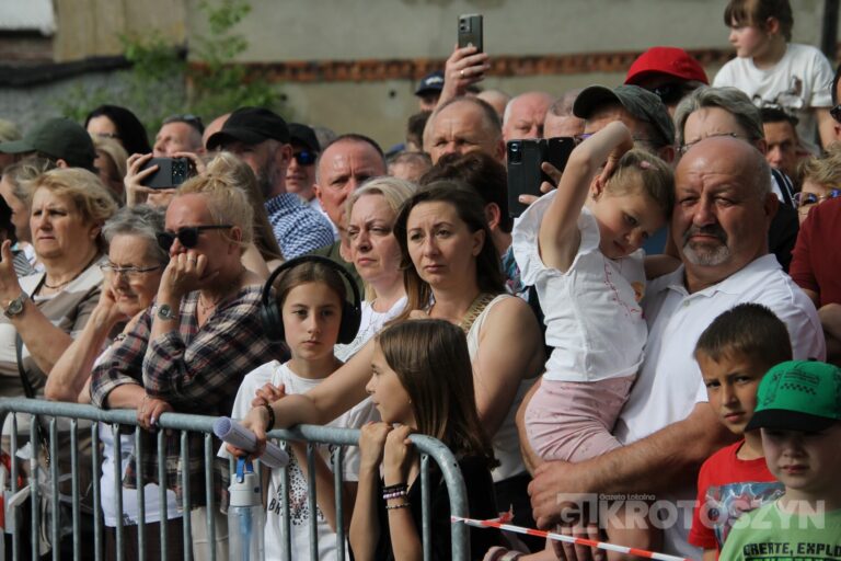 Huk wystrzałów i żywa historia w Benicach. „Wehikuł Czasu” znów przyciągnął tłumy