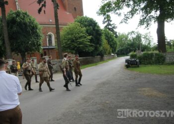 Huk wystrzałów i żywa historia w Benicach. „Wehikuł Czasu” znów przyciągnął tłumy
