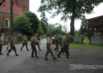 Huk wystrzałów i żywa historia w Benicach. „Wehikuł Czasu” znów przyciągnął tłumy