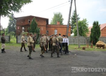 Huk wystrzałów i żywa historia w Benicach. „Wehikuł Czasu” znów przyciągnął tłumy