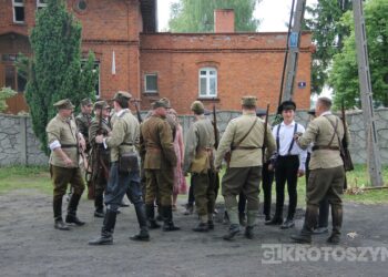 Huk wystrzałów i żywa historia w Benicach. „Wehikuł Czasu” znów przyciągnął tłumy