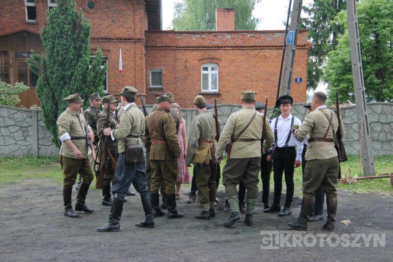 Huk wystrzałów i żywa historia w Benicach. „Wehikuł Czasu” znów przyciągnął tłumy