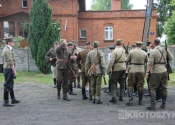 Huk wystrzałów i żywa historia w Benicach. „Wehikuł Czasu” znów przyciągnął tłumy
