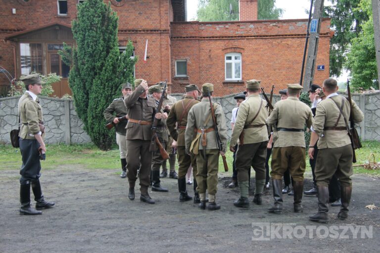 Huk wystrzałów i żywa historia w Benicach. „Wehikuł Czasu” znów przyciągnął tłumy