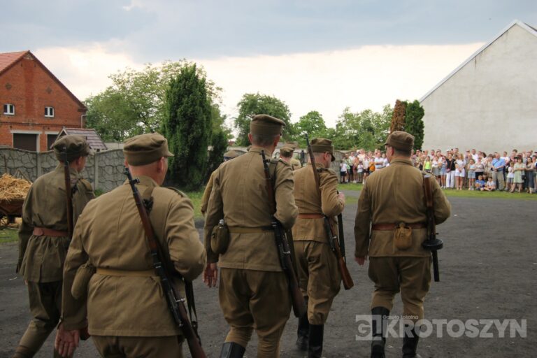 Huk wystrzałów i żywa historia w Benicach. „Wehikuł Czasu” znów przyciągnął tłumy