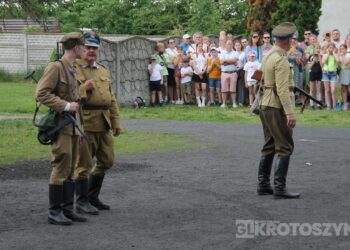 Huk wystrzałów i żywa historia w Benicach. „Wehikuł Czasu” znów przyciągnął tłumy