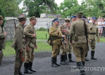 Huk wystrzałów i żywa historia w Benicach. „Wehikuł Czasu” znów przyciągnął tłumy