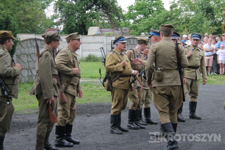 Huk wystrzałów i żywa historia w Benicach. „Wehikuł Czasu” znów przyciągnął tłumy