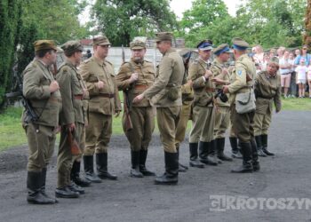 Huk wystrzałów i żywa historia w Benicach. „Wehikuł Czasu” znów przyciągnął tłumy