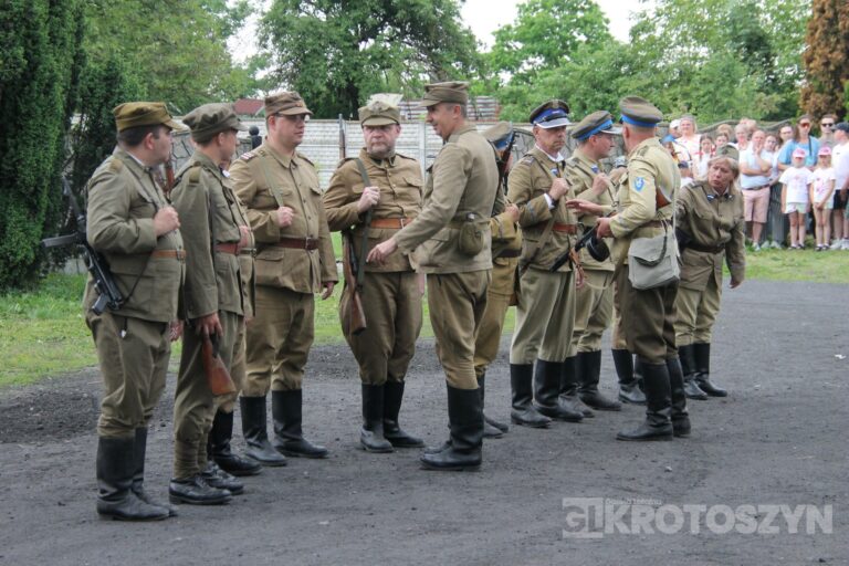 Huk wystrzałów i żywa historia w Benicach. „Wehikuł Czasu” znów przyciągnął tłumy