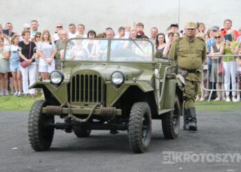 Huk wystrzałów i żywa historia w Benicach. „Wehikuł Czasu” znów przyciągnął tłumy