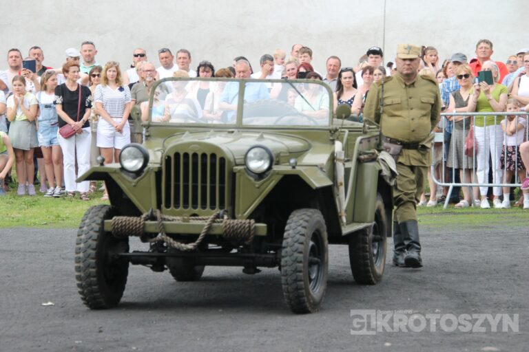 Huk wystrzałów i żywa historia w Benicach. „Wehikuł Czasu” znów przyciągnął tłumy