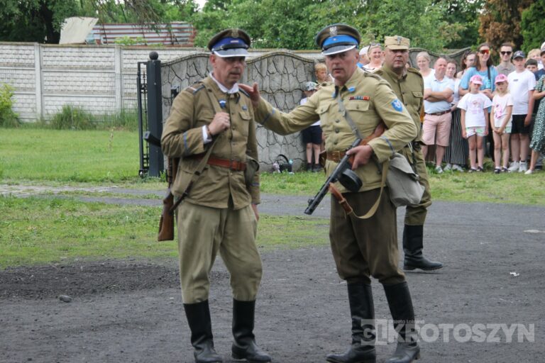 Huk wystrzałów i żywa historia w Benicach. „Wehikuł Czasu” znów przyciągnął tłumy
