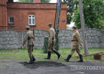 Huk wystrzałów i żywa historia w Benicach. „Wehikuł Czasu” znów przyciągnął tłumy