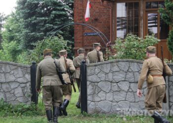 Huk wystrzałów i żywa historia w Benicach. „Wehikuł Czasu” znów przyciągnął tłumy