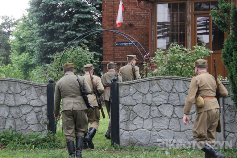 Huk wystrzałów i żywa historia w Benicach. „Wehikuł Czasu” znów przyciągnął tłumy