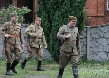Huk wystrzałów i żywa historia w Benicach. „Wehikuł Czasu” znów przyciągnął tłumy