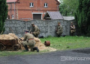 Huk wystrzałów i żywa historia w Benicach. „Wehikuł Czasu” znów przyciągnął tłumy