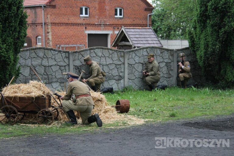 Huk wystrzałów i żywa historia w Benicach. „Wehikuł Czasu” znów przyciągnął tłumy