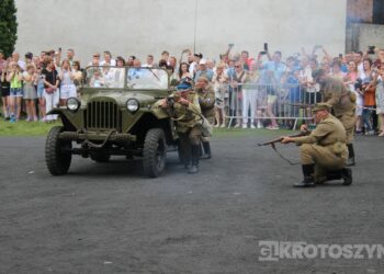 Huk wystrzałów i żywa historia w Benicach. „Wehikuł Czasu” znów przyciągnął tłumy