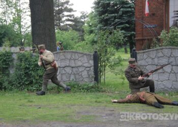 Huk wystrzałów i żywa historia w Benicach. „Wehikuł Czasu” znów przyciągnął tłumy